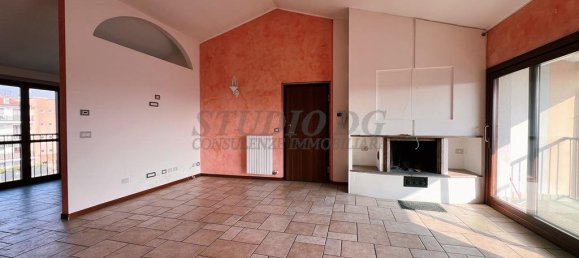 3 rooms Apartment in Limbiate, Italy No. 111498 6