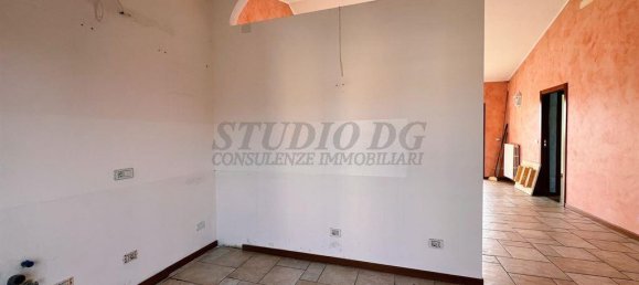 3 rooms Apartment in Limbiate, Italy No. 111498 8