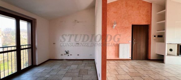 3 rooms Apartment in Limbiate, Italy No. 111498 9