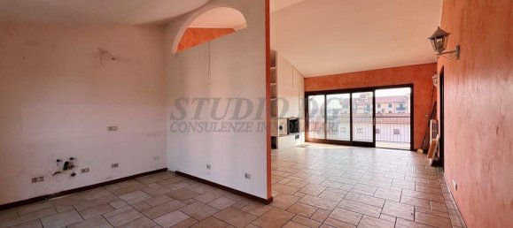 3 rooms Apartment in Limbiate, Italy No. 111498 7