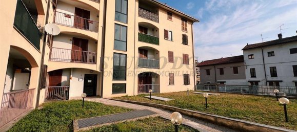 3 rooms Apartment in Limbiate, Italy No. 111498 3