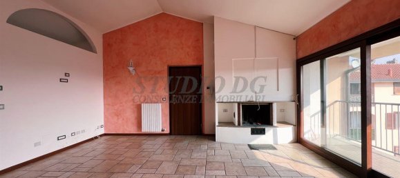 3 rooms Apartment in Limbiate, Italy No. 111498 4