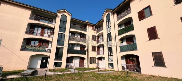 3 rooms Apartment in Limbiate, Italy No. 111498 2