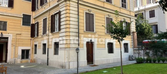 2 bedrooms Apartment in Rome, Italy No. 324201 3