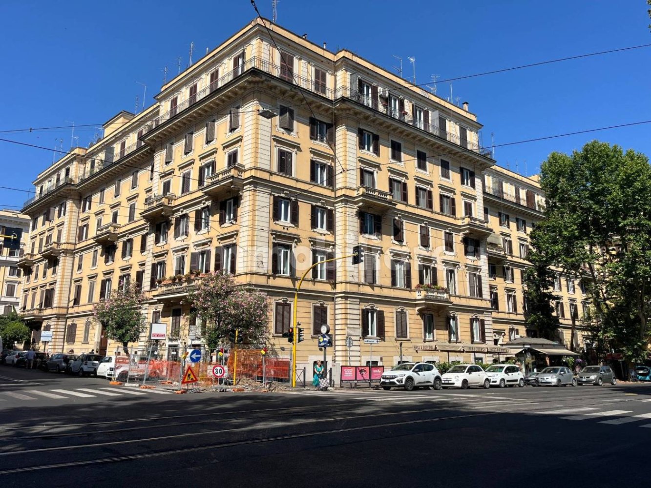 2 bedrooms Apartment in Rome, Italy No. 324201