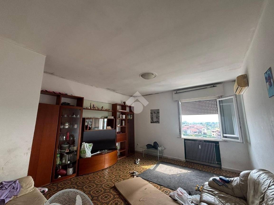 3 bedrooms Apartment in Mantua, Italy No. 389852