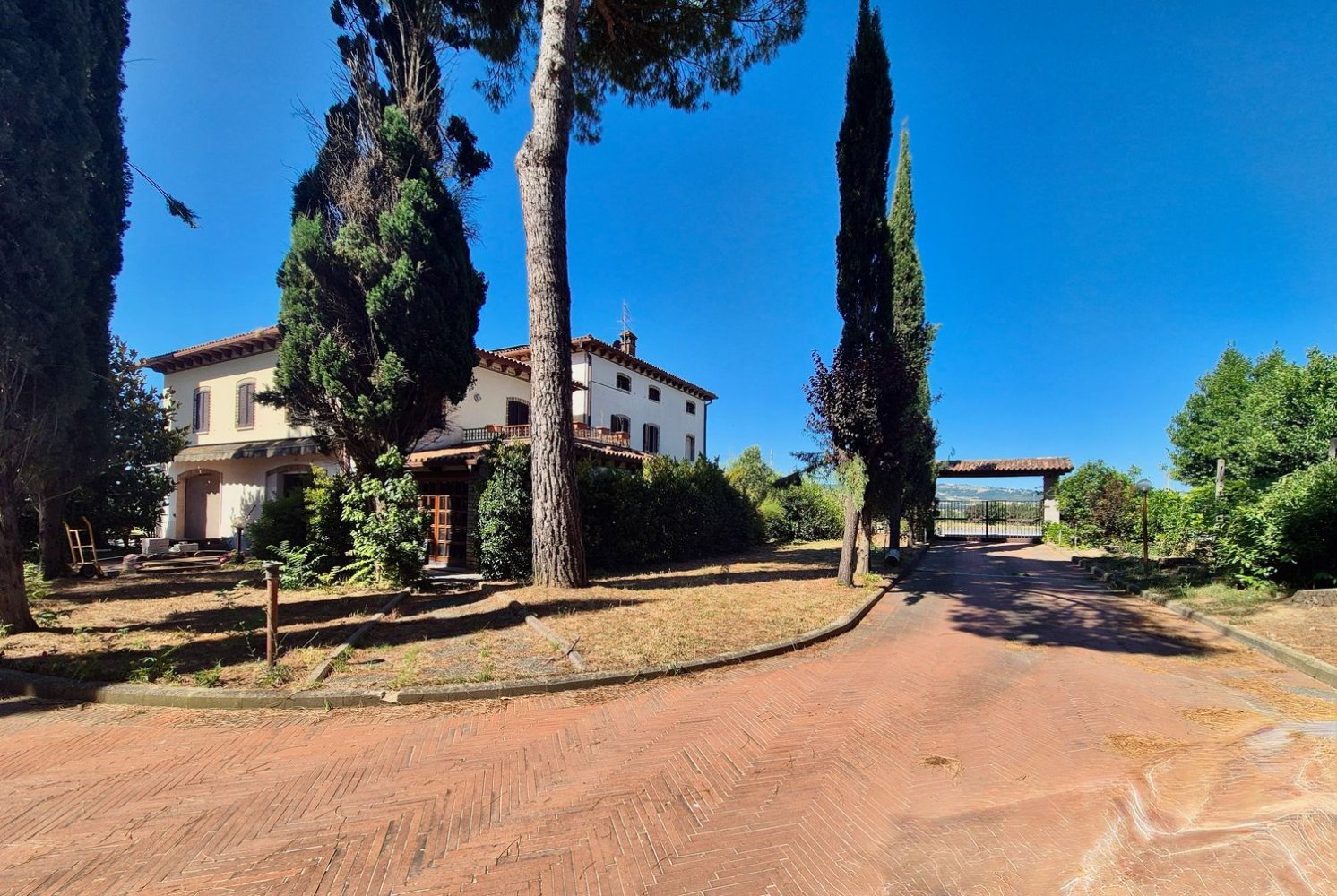 5 rooms Apartment in Todi, Italy No. 286696