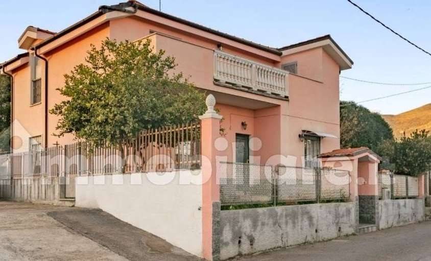 4 غرف نوم فيلا في Ceriale, Italy رقم 207845