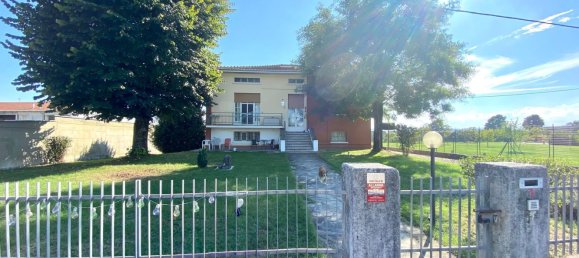 Villa de 4 dormitorios en Noceto, Italy No. 352589 3