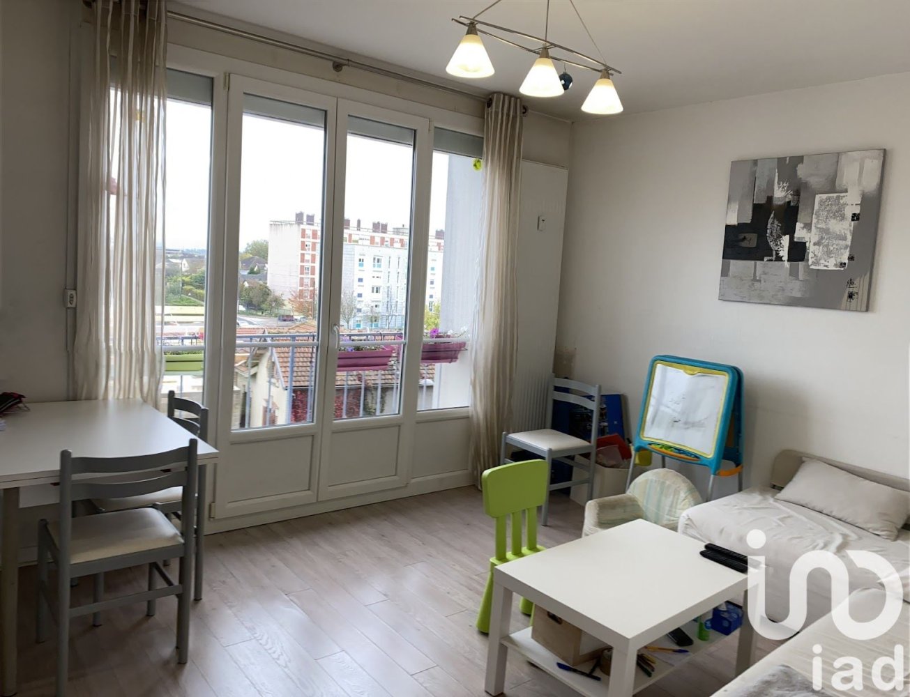 Apartamento de 2 dormitorios en Troyes, France No. 218984