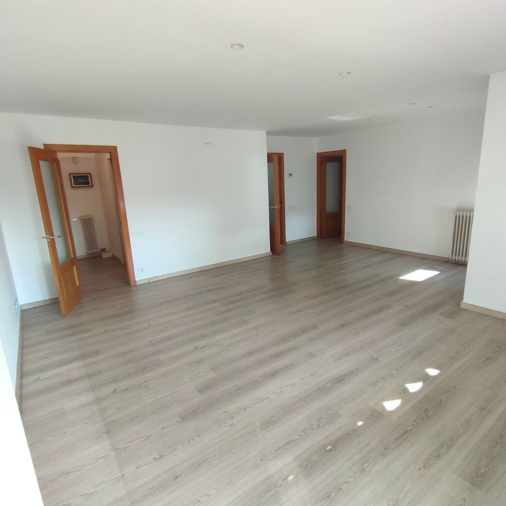 Apartamento de 3 dormitorios en Sant Cugat del Vallès, Spain No. 159026