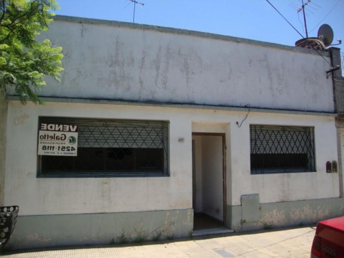 Casa de 2 dormitorios en Avellaneda, Argentina No. 69685