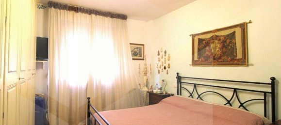 5 rooms Apartment in Calcinaia, Italy No. 27019 17