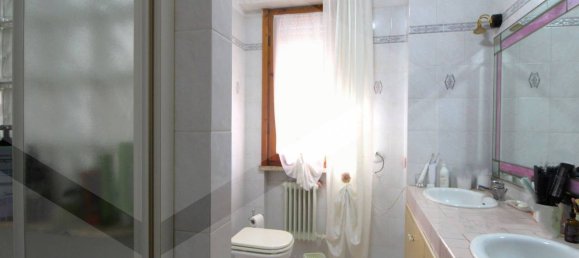 5 rooms Apartment in Calcinaia, Italy No. 27019 20