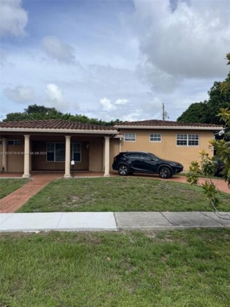 Дом с 4 спальнями в Майами-Гарденс, США № 433681