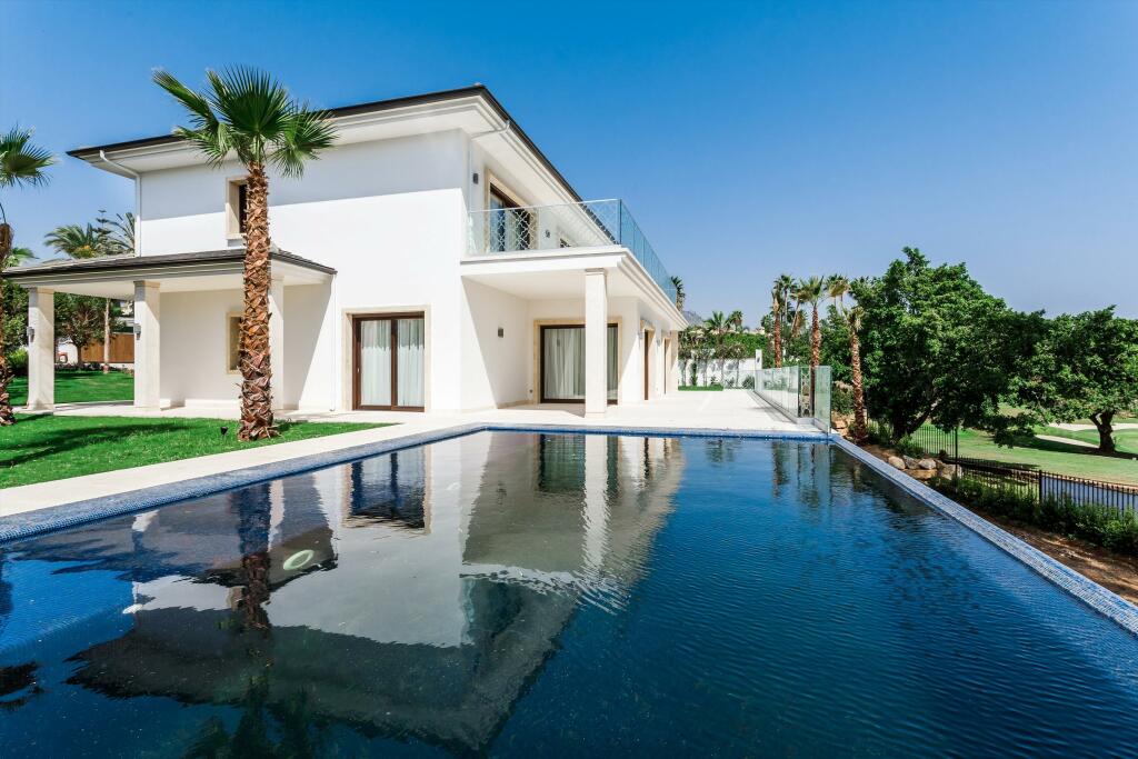 5 bedrooms Villa in Marbella, Spain No. 109426