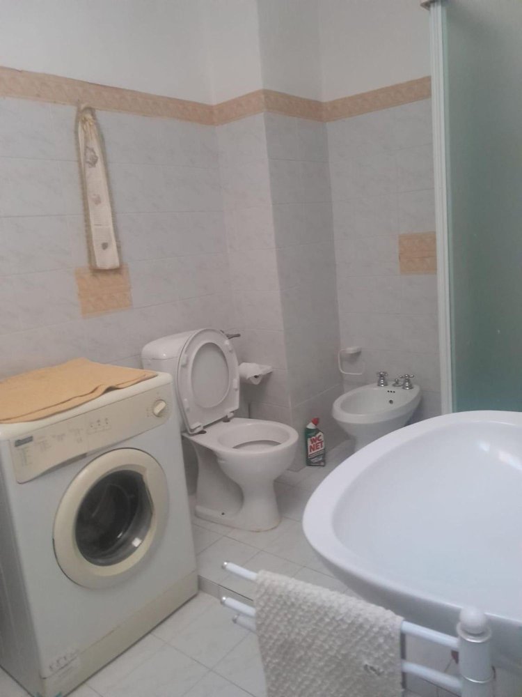 5 bedrooms Apartment in Livorno, Italy No. 311064