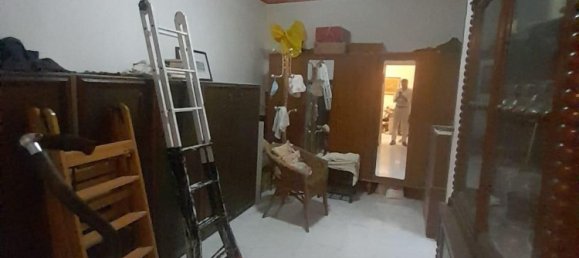 5 bedrooms Apartment in Livorno, Italy No. 311064 3