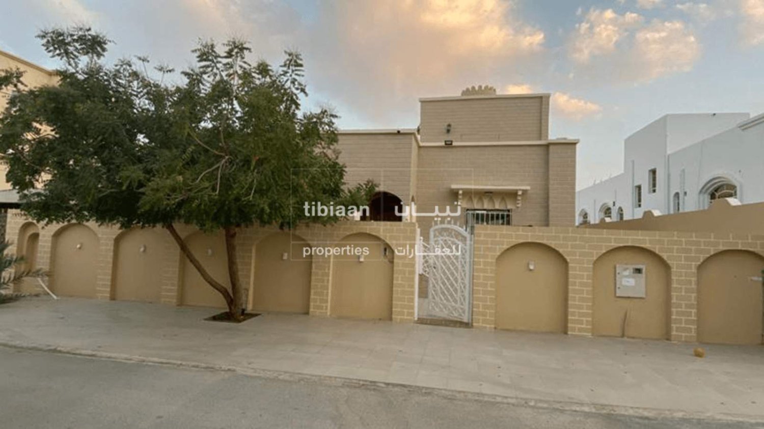 4 bedrooms Villa in As Sib, Oman No. 311