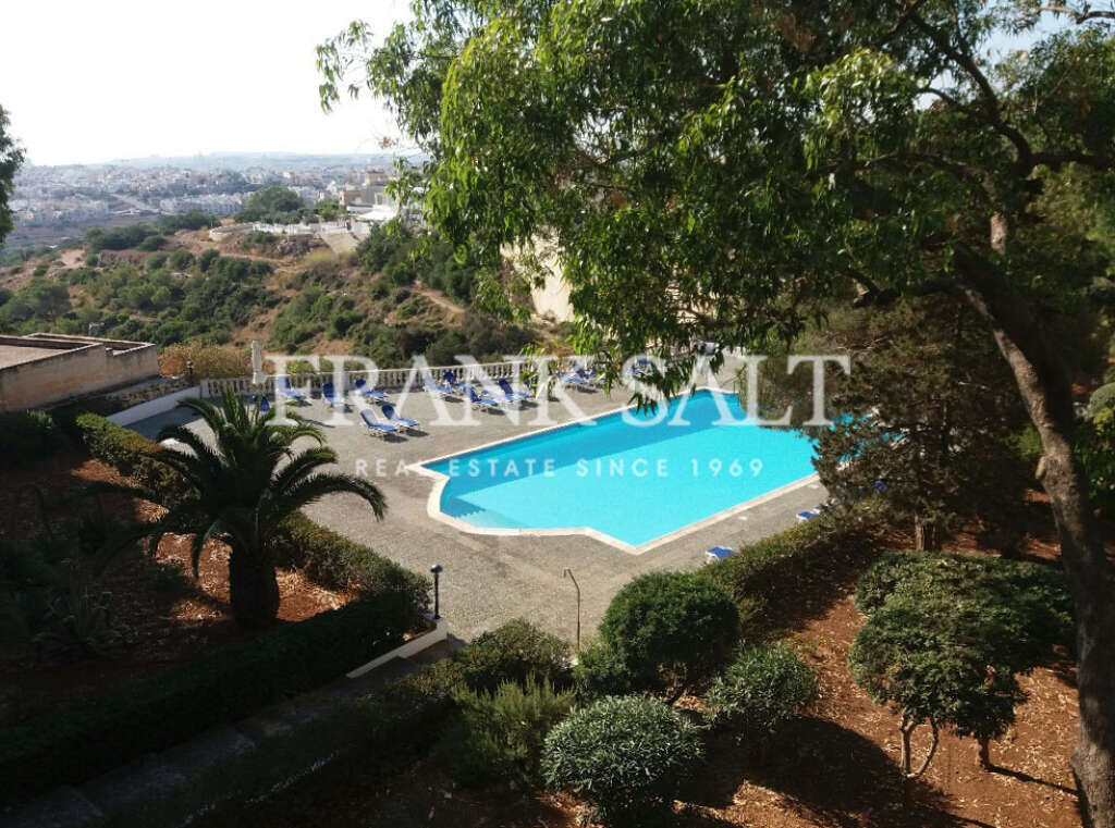 Apartamento de 3 dormitorios en Swieqi, Malta No. 4024