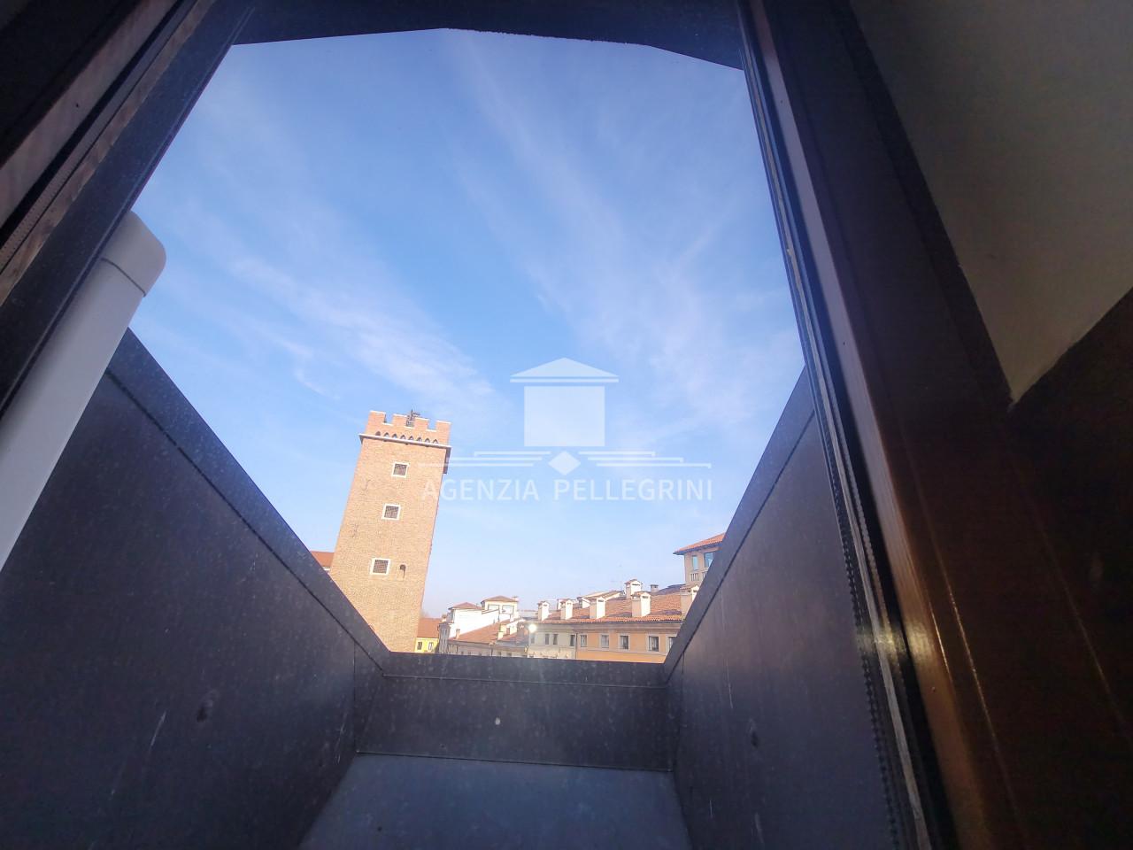 3 rooms Apartment in Vicenza, Italy No. 237660