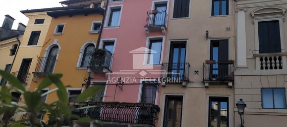 3 rooms Apartment in Vicenza, Italy No. 237660 2