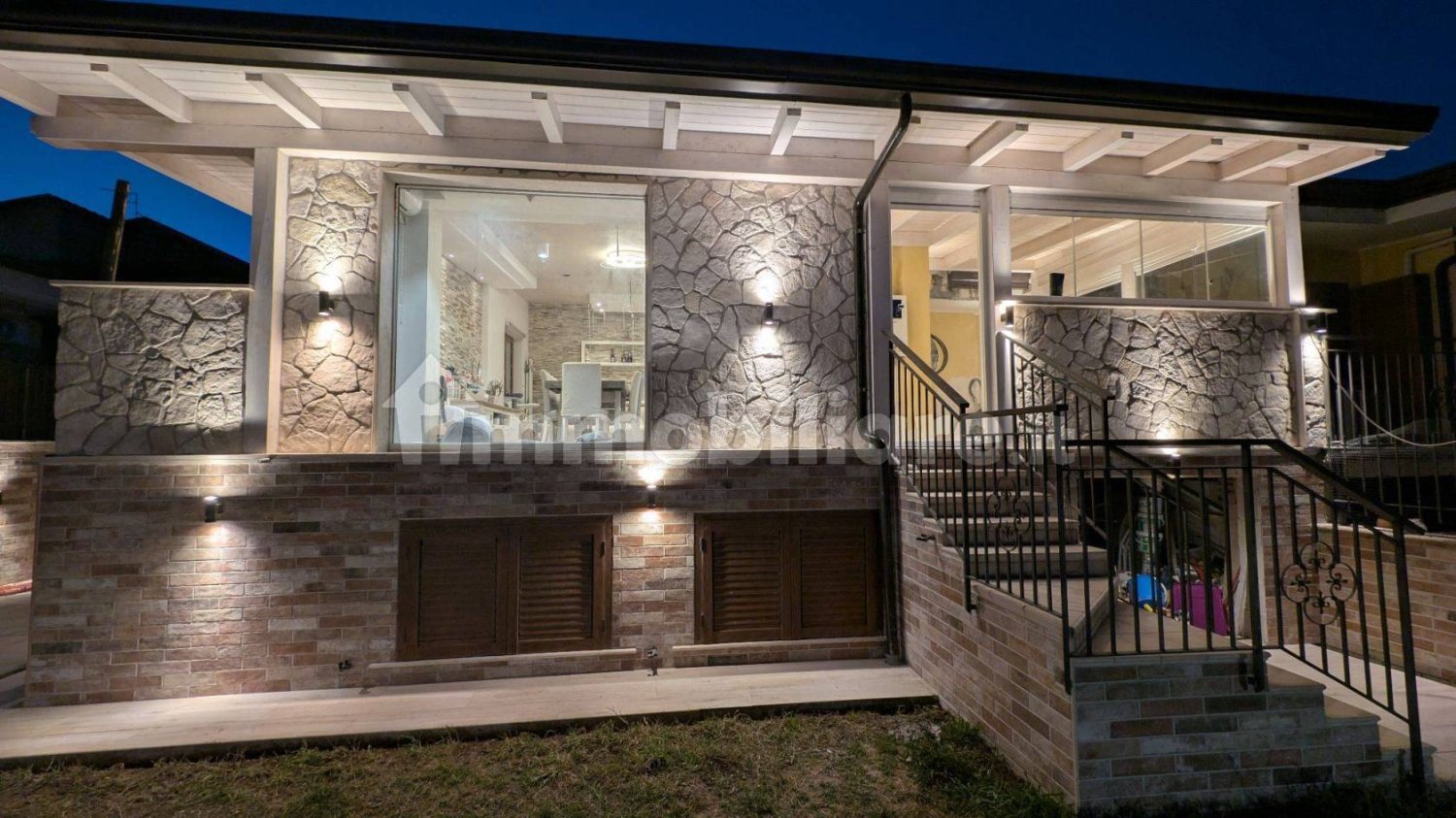 3 bedrooms Villa in Guidonia Montecelio, Italy No. 371235