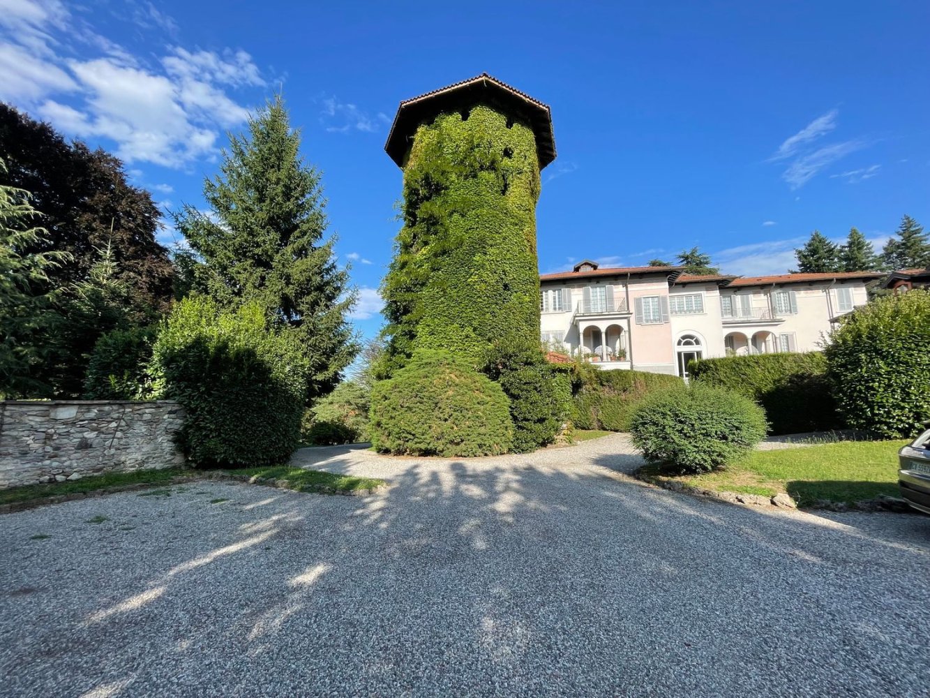 5 bedrooms Apartment in Casciago, Italy No. 391407