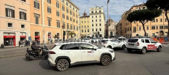 2 rooms Commercial property in Rome, Italy No. 337906 34