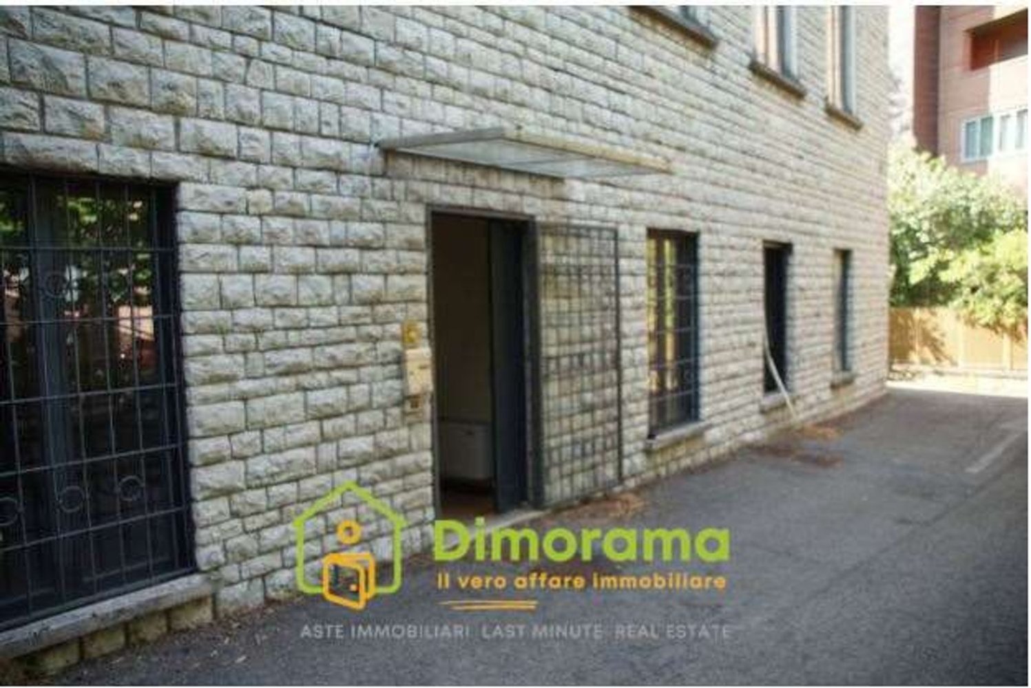 123m² Office in Perugia, Italy No. 44833