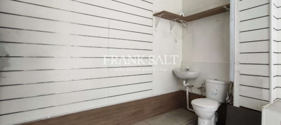 Shop in Hamrun, Malta No. 12839 3