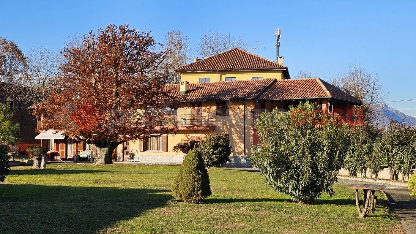 7 rooms Villa in Pinerolo, Italy No. 101169