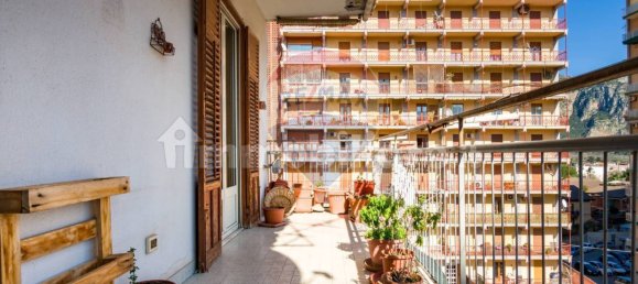 3 bedrooms Apartment in Palermo, Italy No. 375926 2