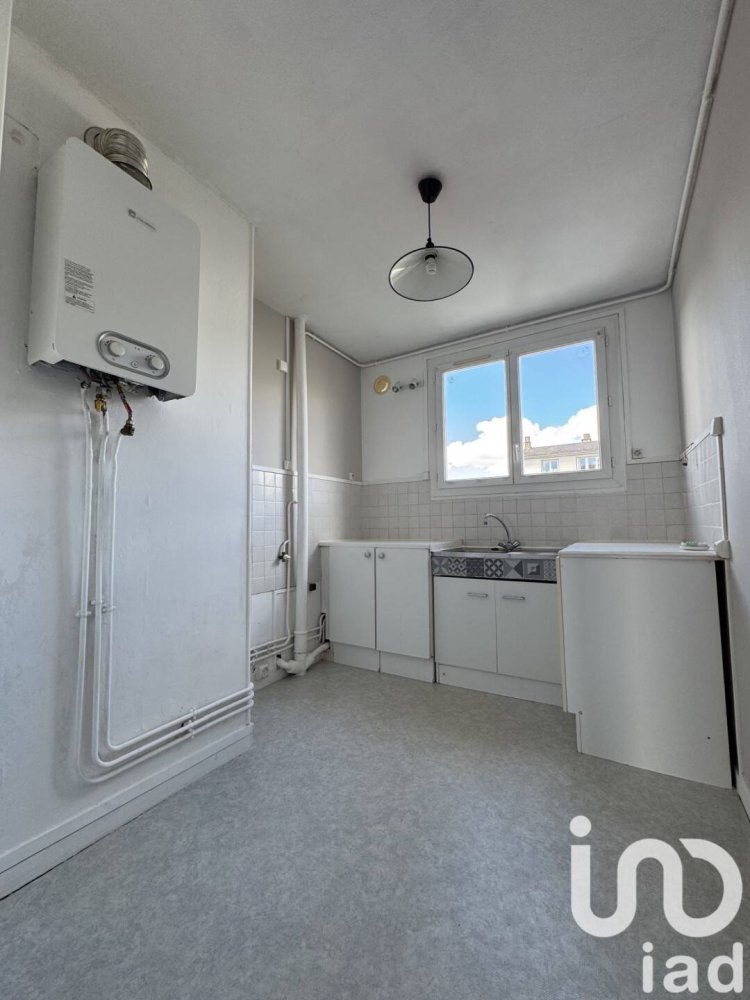 2 bedrooms Apartment in Bourges, France No. 233492