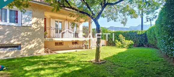 3 bedrooms House in Moirans, France No. 199466 12