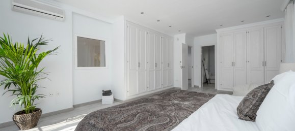 5 bedrooms Villa in Nueva Andalucia, Spain No. 4792 16