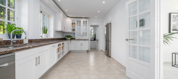 5 bedrooms Villa in Nueva Andalucia, Spain No. 4792 13