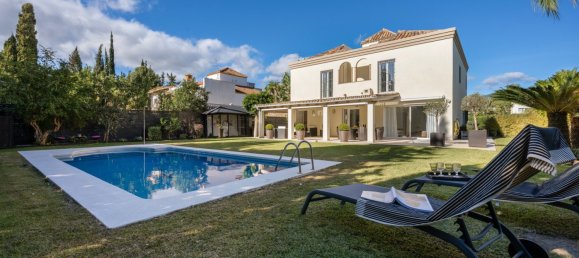 5 bedrooms Villa in Nueva Andalucia, Spain No. 4792 2