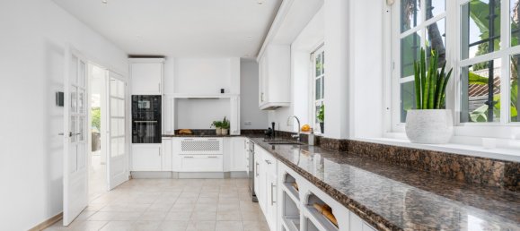 5 bedrooms Villa in Nueva Andalucia, Spain No. 4792 14