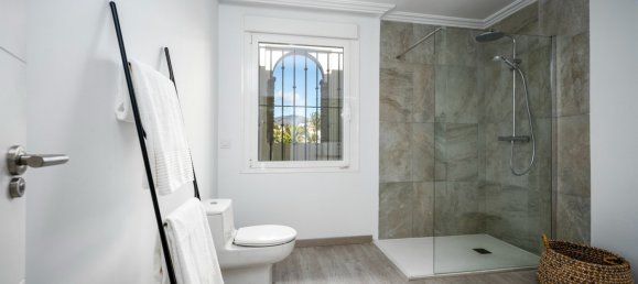 5 bedrooms Villa in Nueva Andalucia, Spain No. 4792 23