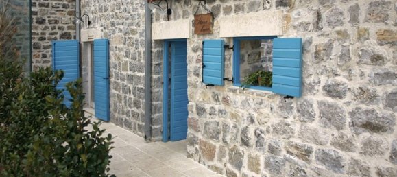 3 bedrooms Commercial property in Tivat, Montenegro No. 131 2