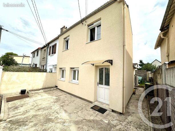 Casa de 3 dormitorios en Sevran, France No. 358482