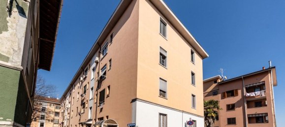 2-salle Appartement à Monza, Italy No. 32082 2