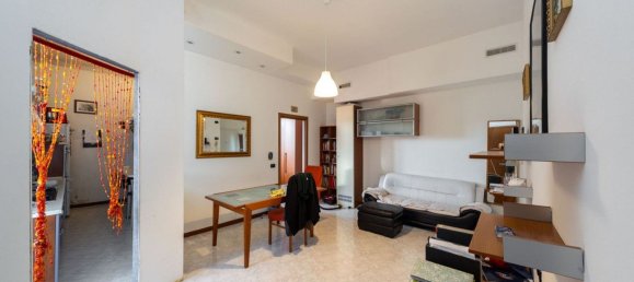 2-salle Appartement à Monza, Italy No. 32082 4
