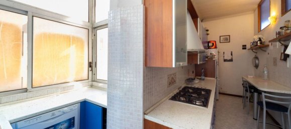 2-salle Appartement à Monza, Italy No. 32082 15