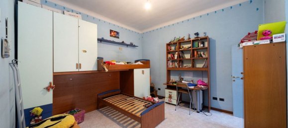 2-salle Appartement à Monza, Italy No. 32082 6