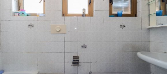 2-salle Appartement à Monza, Italy No. 32082 10