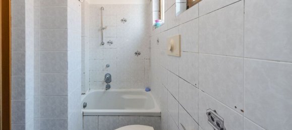 2-salle Appartement à Monza, Italy No. 32082 11