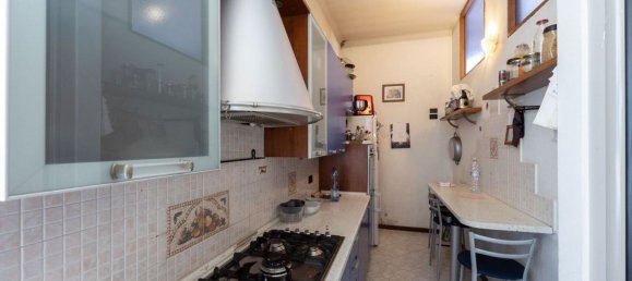 2-salle Appartement à Monza, Italy No. 32082 16
