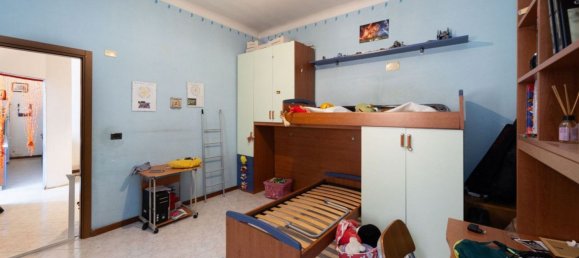 2-salle Appartement à Monza, Italy No. 32082 7